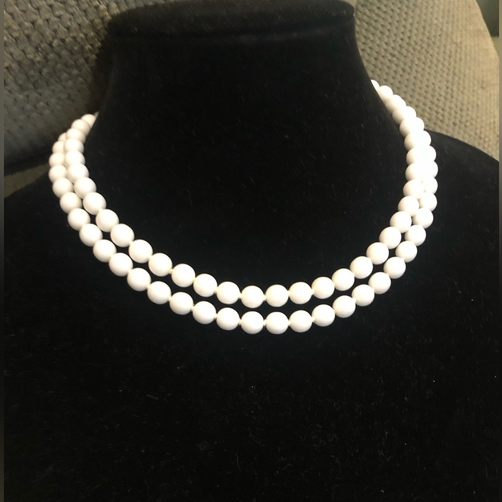 Rare Milk Glass Beads Classic Vintage jewellery knotted Necklace strand - Picture 3 of 14